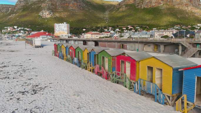 南非开普敦著名的彩色海滩小屋