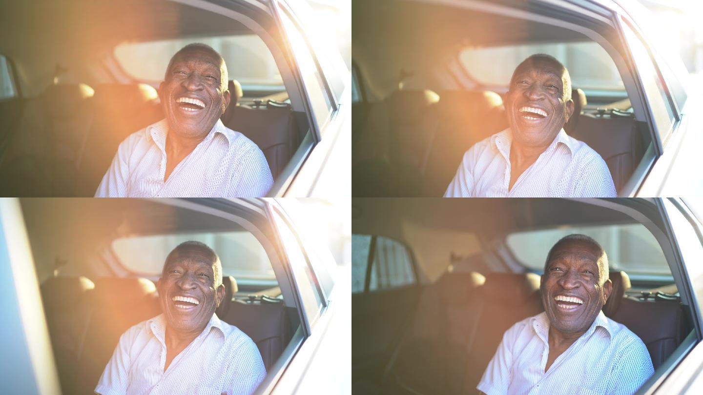 老人在车里大笑笑容笑脸各行各业外国人