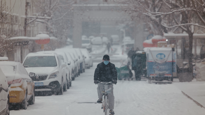 城市道路下雪