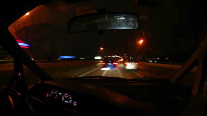 汽车夜间行驶公路行驶第一视角行车记录仪