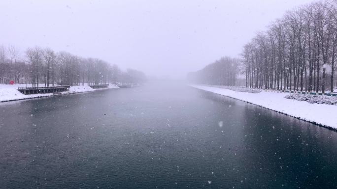 4k站在桥上看雪