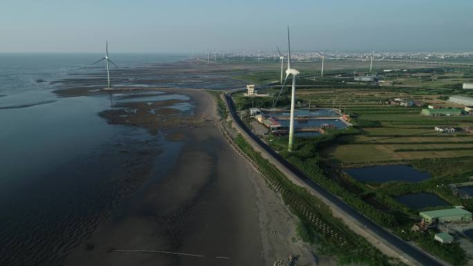 海边的风力发电风力发电大风车新能源工业节