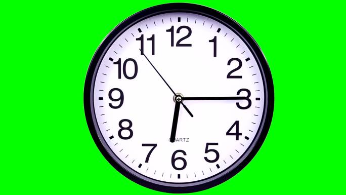 绿色背景上的挂钟时间流逝时钟转动钟表