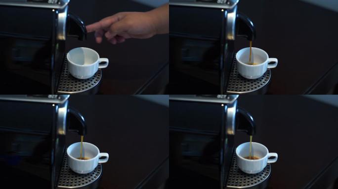 用咖啡机煮咖啡