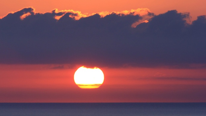 日出穿过云层大美风光美丽风景