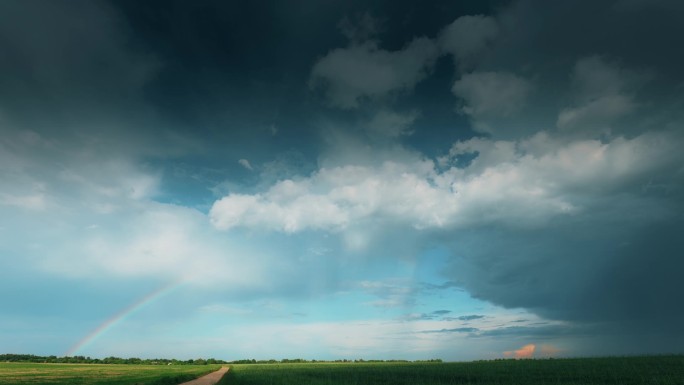 云天下的彩虹延时摄影