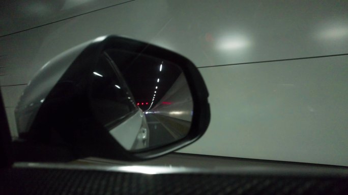 4K-汽车行驶隧道内 后视镜
