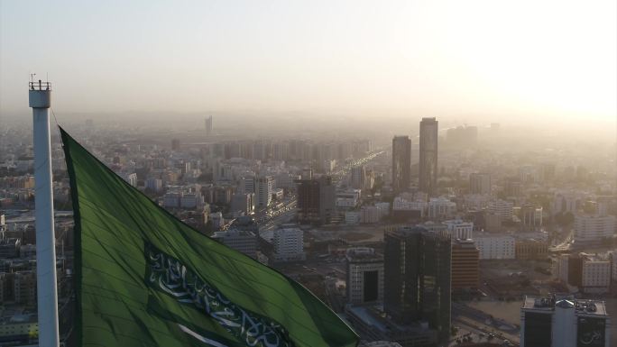 沙特阿拉伯国旗城市建筑快速发展航拍延时国