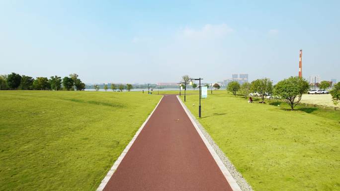 航拍金华著名景点湖海塘风景区草坪骑行道路