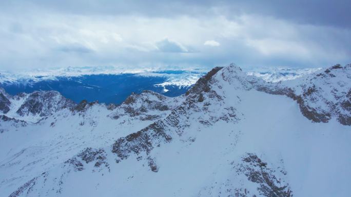 达古冰川雪山山顶