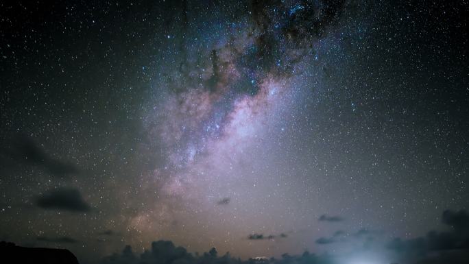 美丽的夜空移动延时摄影银河风云变幻