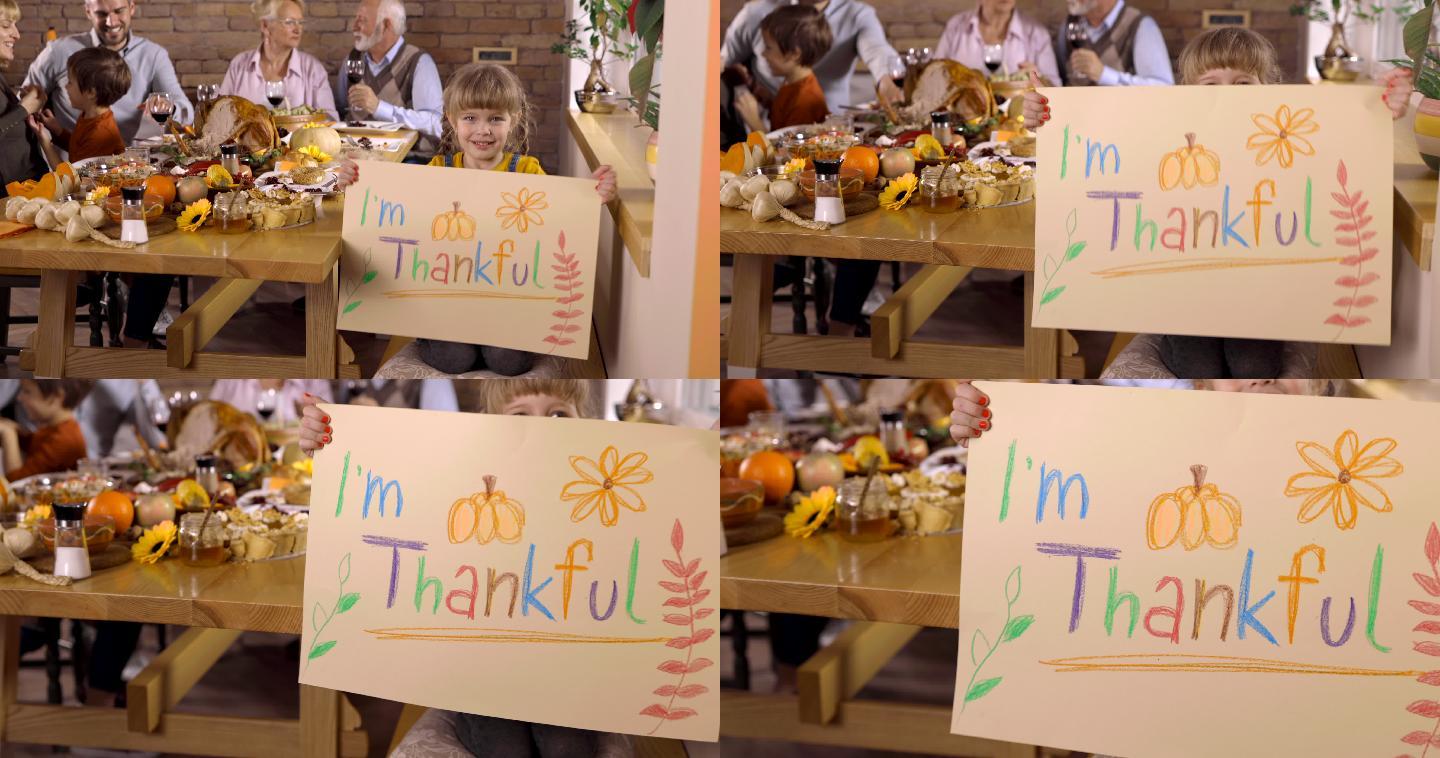 感恩的女孩与家人共进感恩节午餐