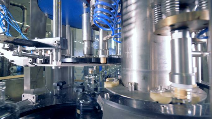生产线上的瓶子生产设备自动化工厂制造