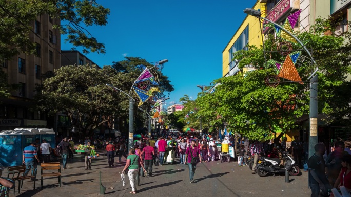 哥伦比亚麦德林市中心人群