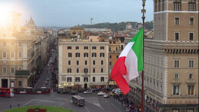 罗马上空飘扬的意大利国旗