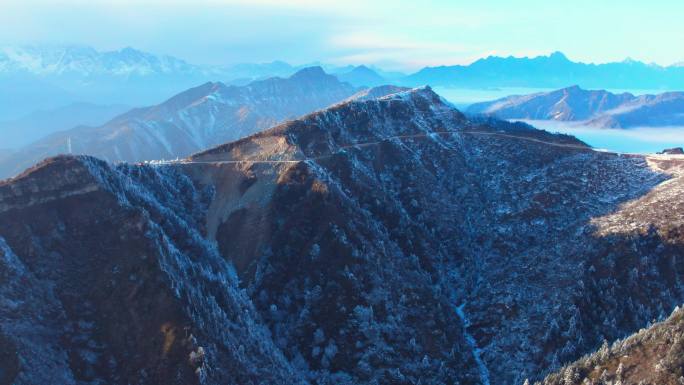 航拍牛背山雪山顶云海云雾贡嘎雪山金顶落日