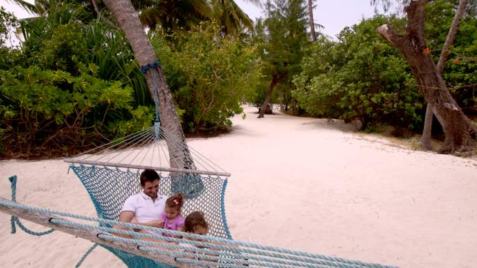 吊床上的一家人三亚厦门青岛风景海南海岛