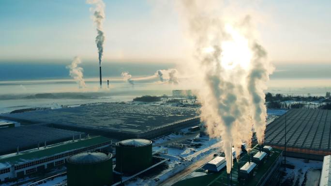 工厂附近有许多烟化工厂炼油排放全球变暖