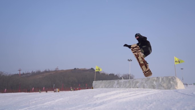 滑雪场 滑板  爱好者 体育 运动 飞跃