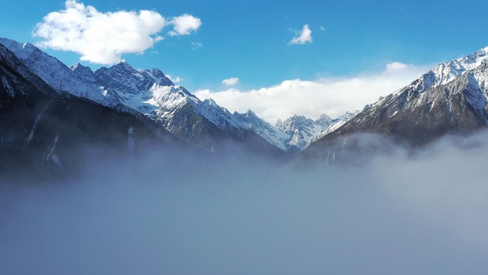 【4k】雾里雪山