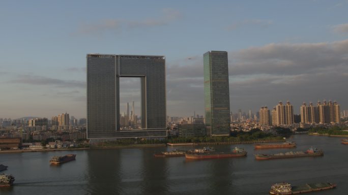 4K航拍广州之窗大厦