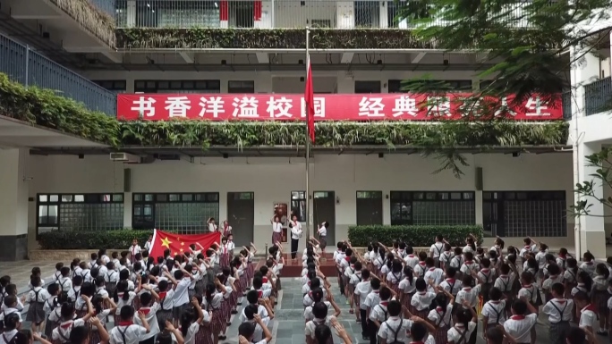 小学生升国旗素材