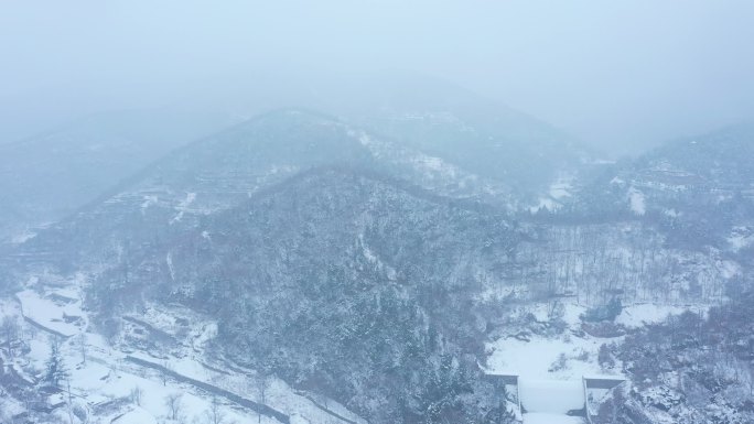 山脉雪景