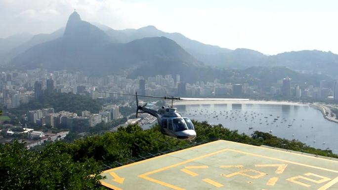 直升机在里约热内卢起飞