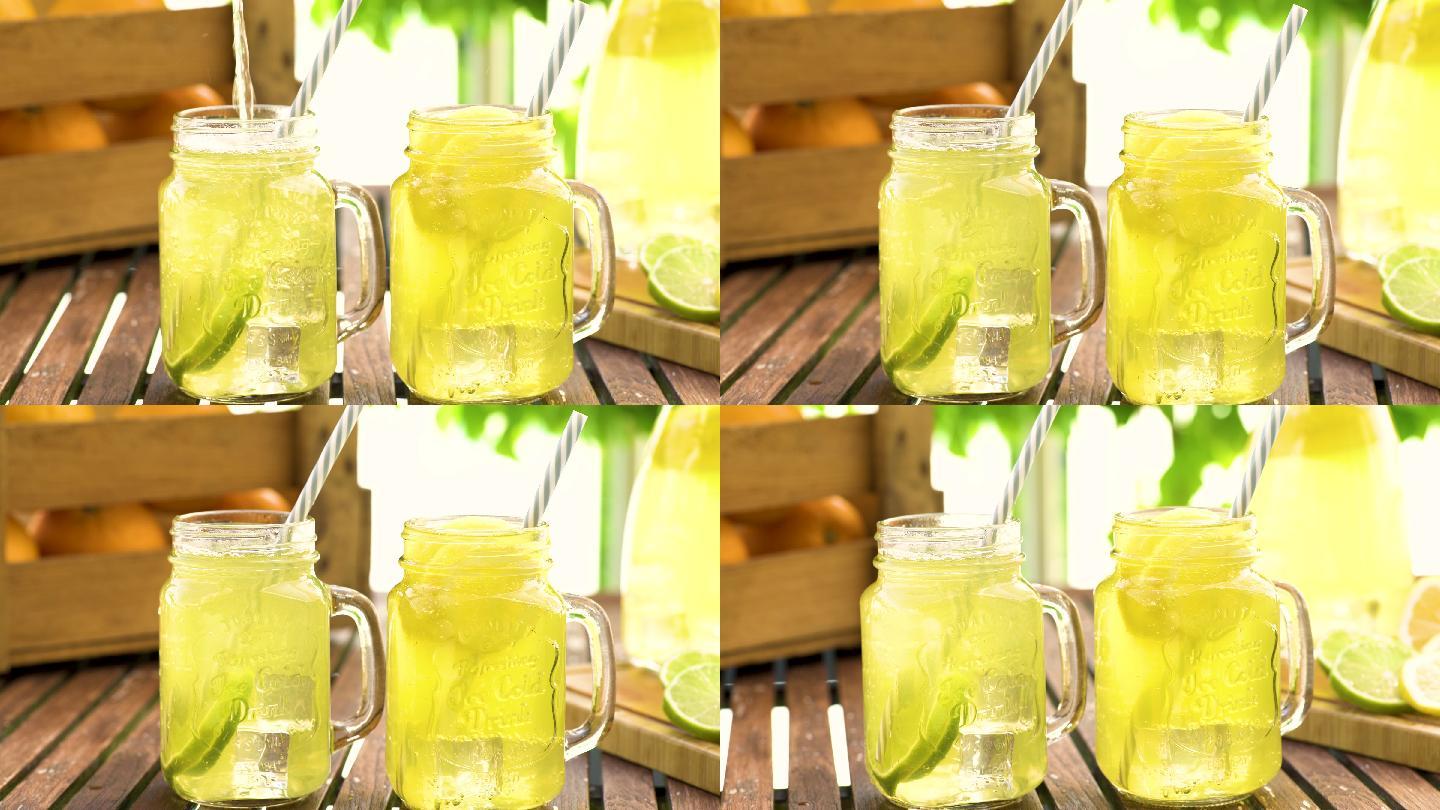 用玻璃罐装上新鲜柠檬水