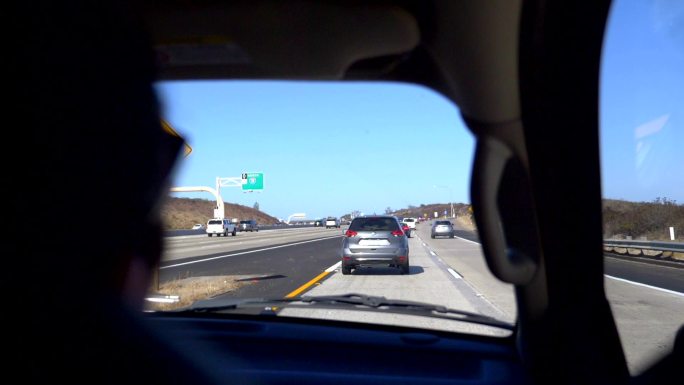 高速公路上的汽车视频素材