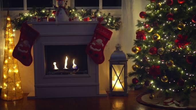 圣诞树火炉烤火取暖平安夜温暖温馨