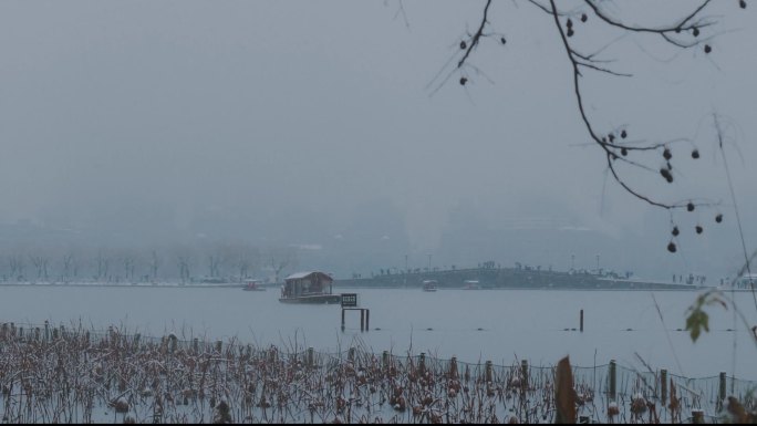 杭州西湖下雪游船建筑空镜