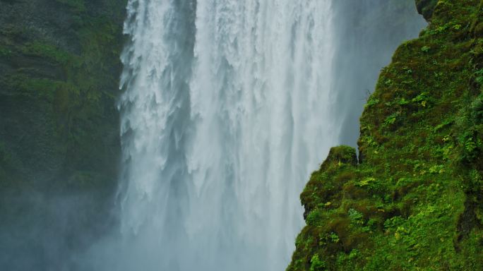 冰岛的加福斯瀑布大自然美景栖息森林树林