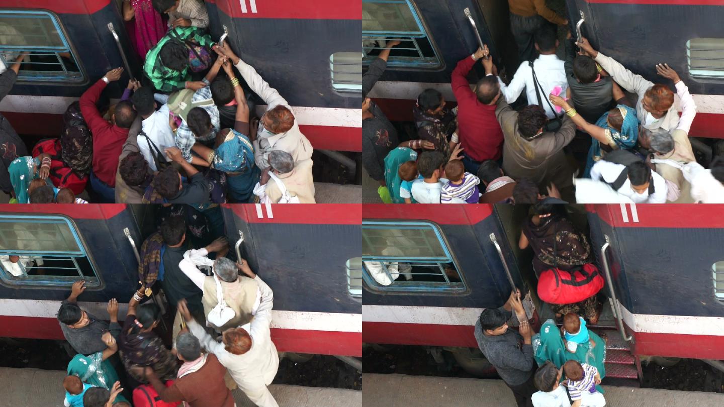 在印度上火车的人上下车拥挤不堪