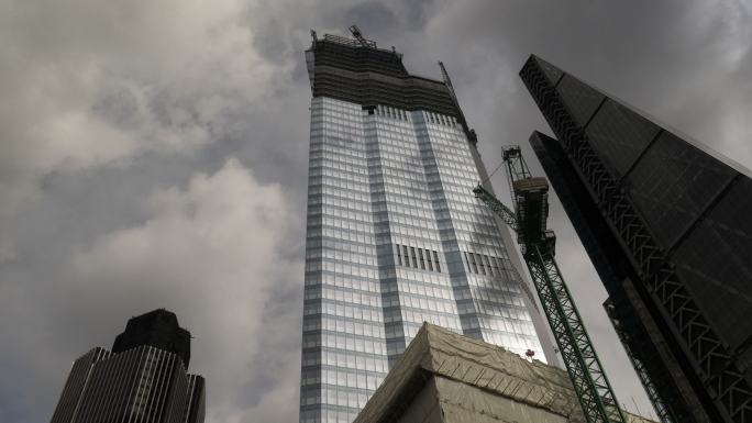 正在建造的尖顶摩天大楼