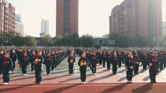 中小学校园教育操场教室航拍课间操欢快玩耍