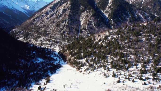 航拍川西雪山蓝天白云冰川