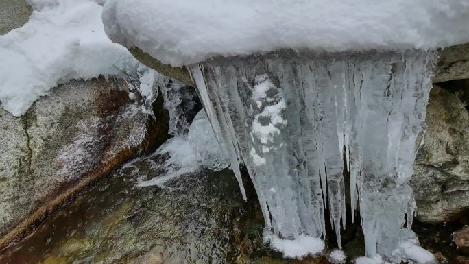 冰柱河流大雪素材