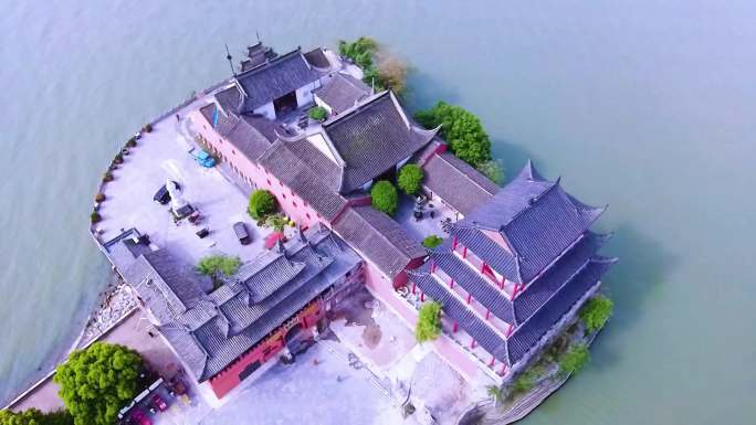航拍巢湖中庙、千年的中国寺庙、巢湖岸边