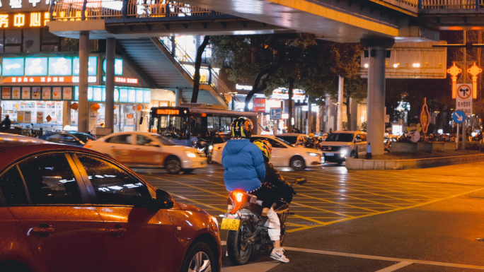 城市车水马龙、行人下班族、出租车、小商贩