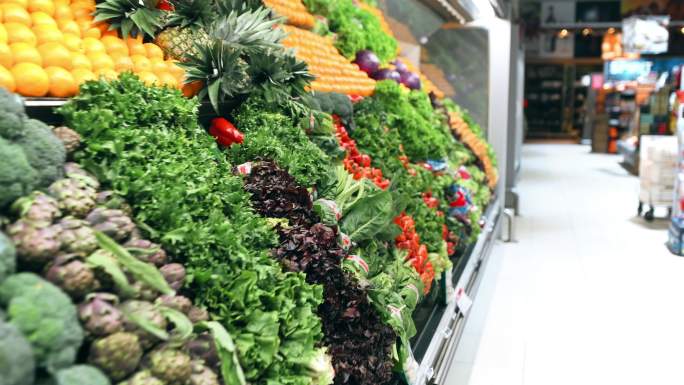 在超市购物有机生态绿色天然自然美味食材