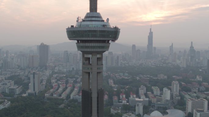 南京电视塔日落特写空境航拍