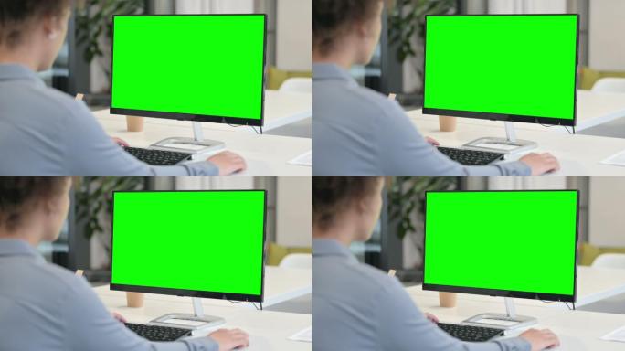 女性使用带有绿色屏幕电脑