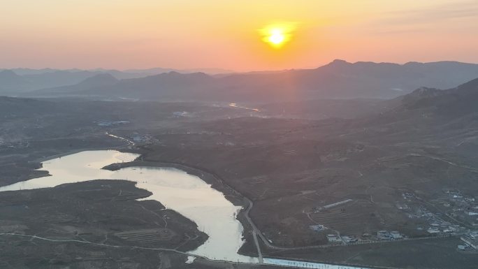 航拍沂蒙山区的山村风光