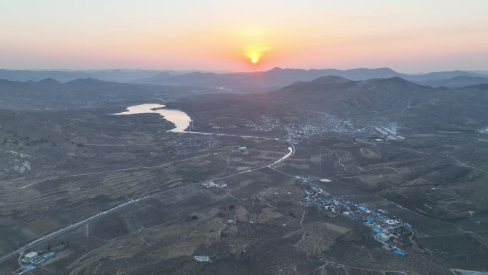 航拍沂蒙山区的山村风光