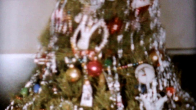 可爱的装饰圣诞树