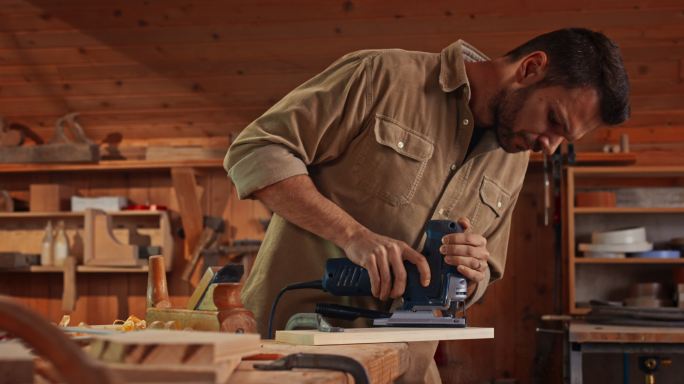木板切割手工艺雕刻文化传承工匠精神