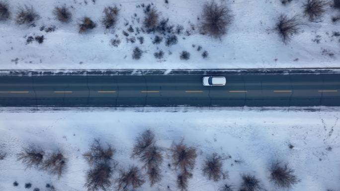 【正版素材】新疆雪地公路自驾俯拍