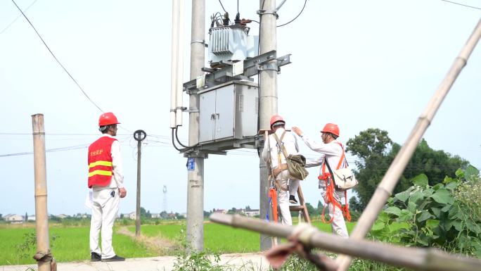 电网 工人 电力 电力检修 变压器