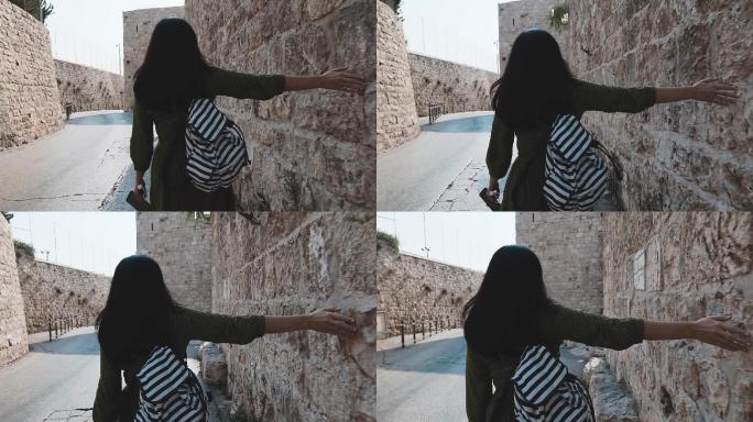 黑发女郎走在耶路撒冷的街道上